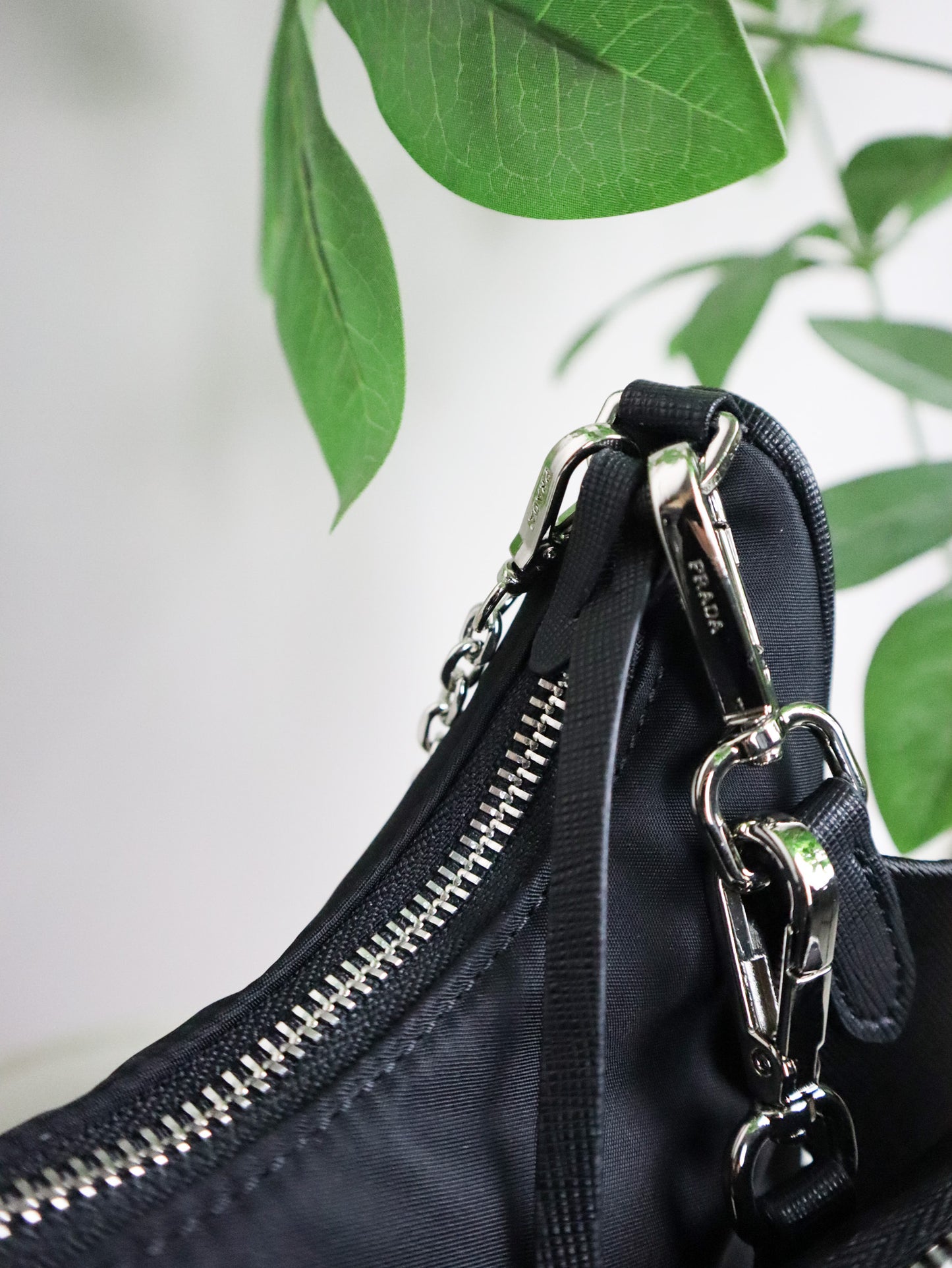 PRADA Borsa Re-Edition 2005 nera e argentata