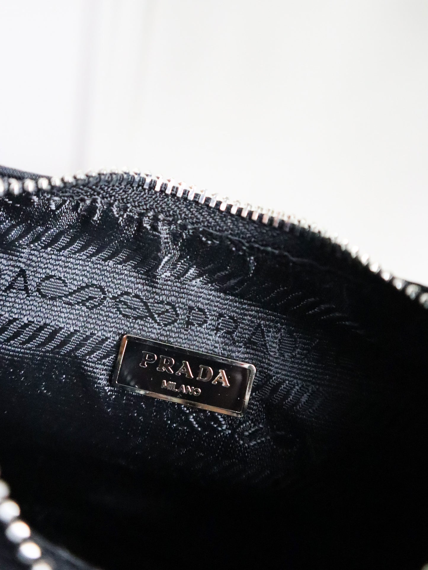 PRADA Borsa Re-Edition 2005 nera e argentata