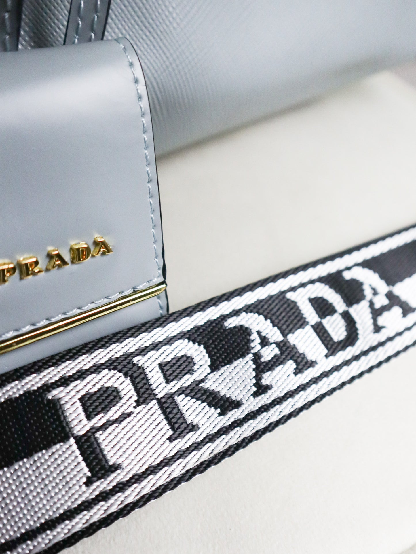 PRADA Borsa Tote celeste