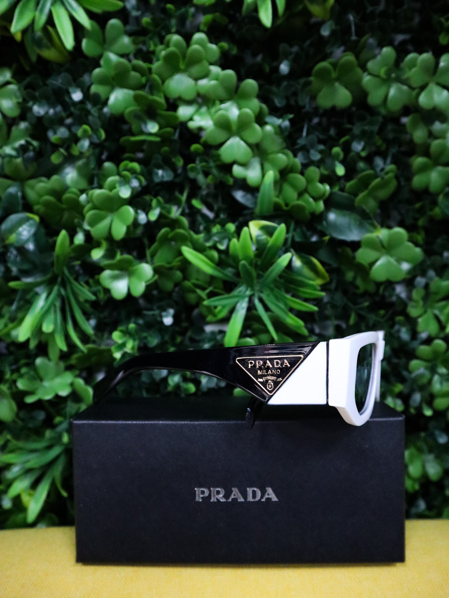 PRADA Occhiali sole rettangolari geometrici bianchi