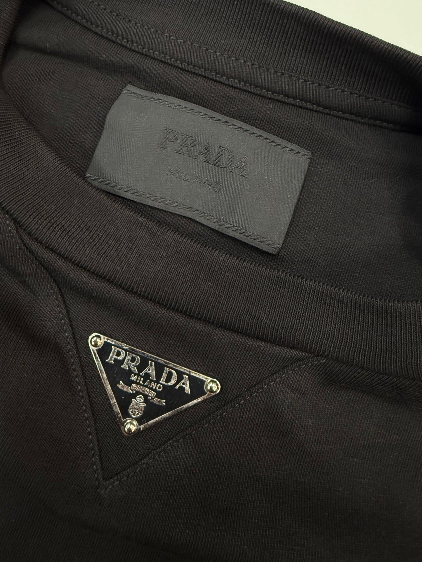 PRADA T-Shirt with enameled metal triangle logo Nera