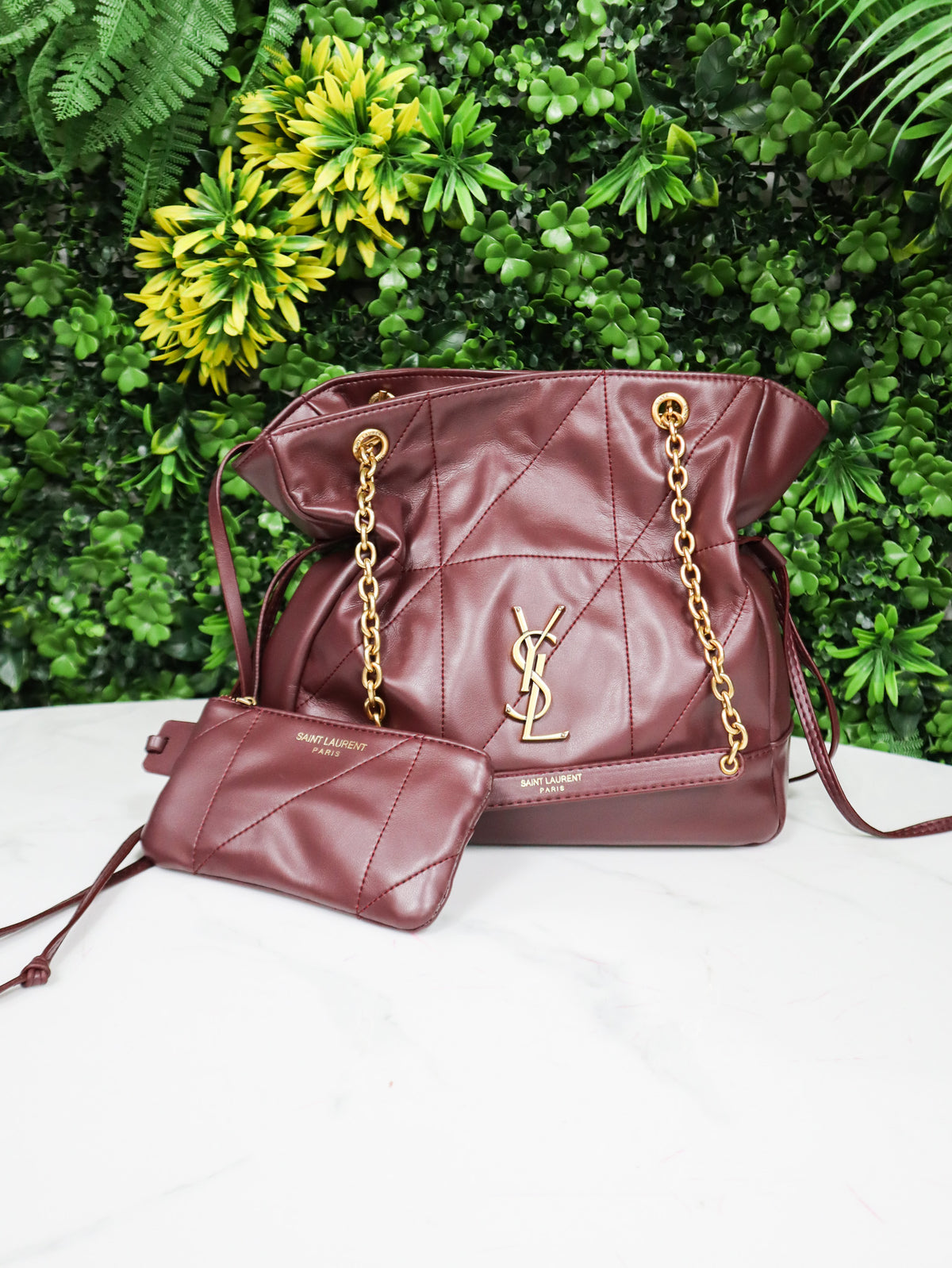 SAINT LAURENT Borsa Cassandre Quilted Bucket bordeaux