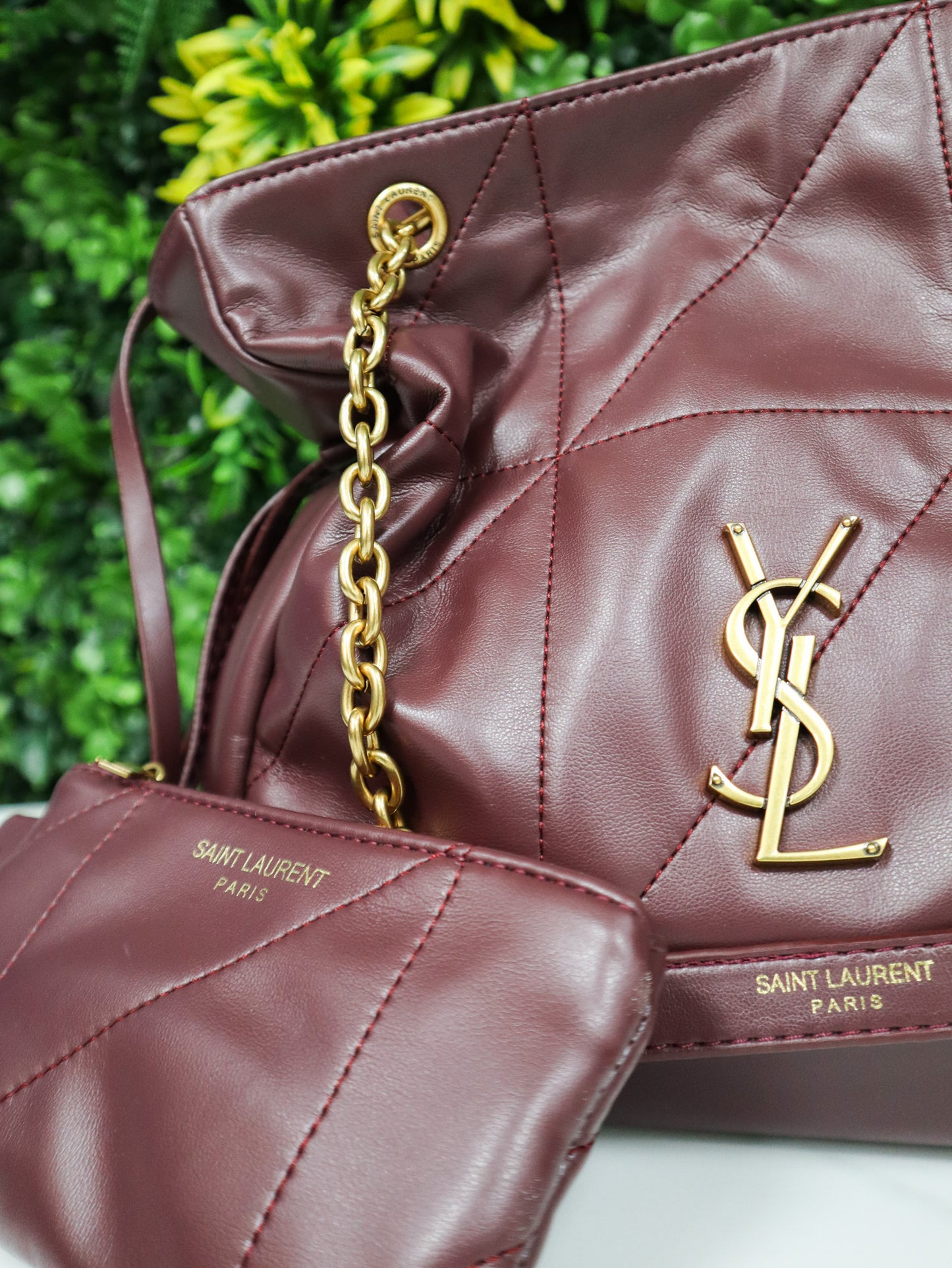 SAINT LAURENT Borsa Cassandre Quilted Bucket bordeaux