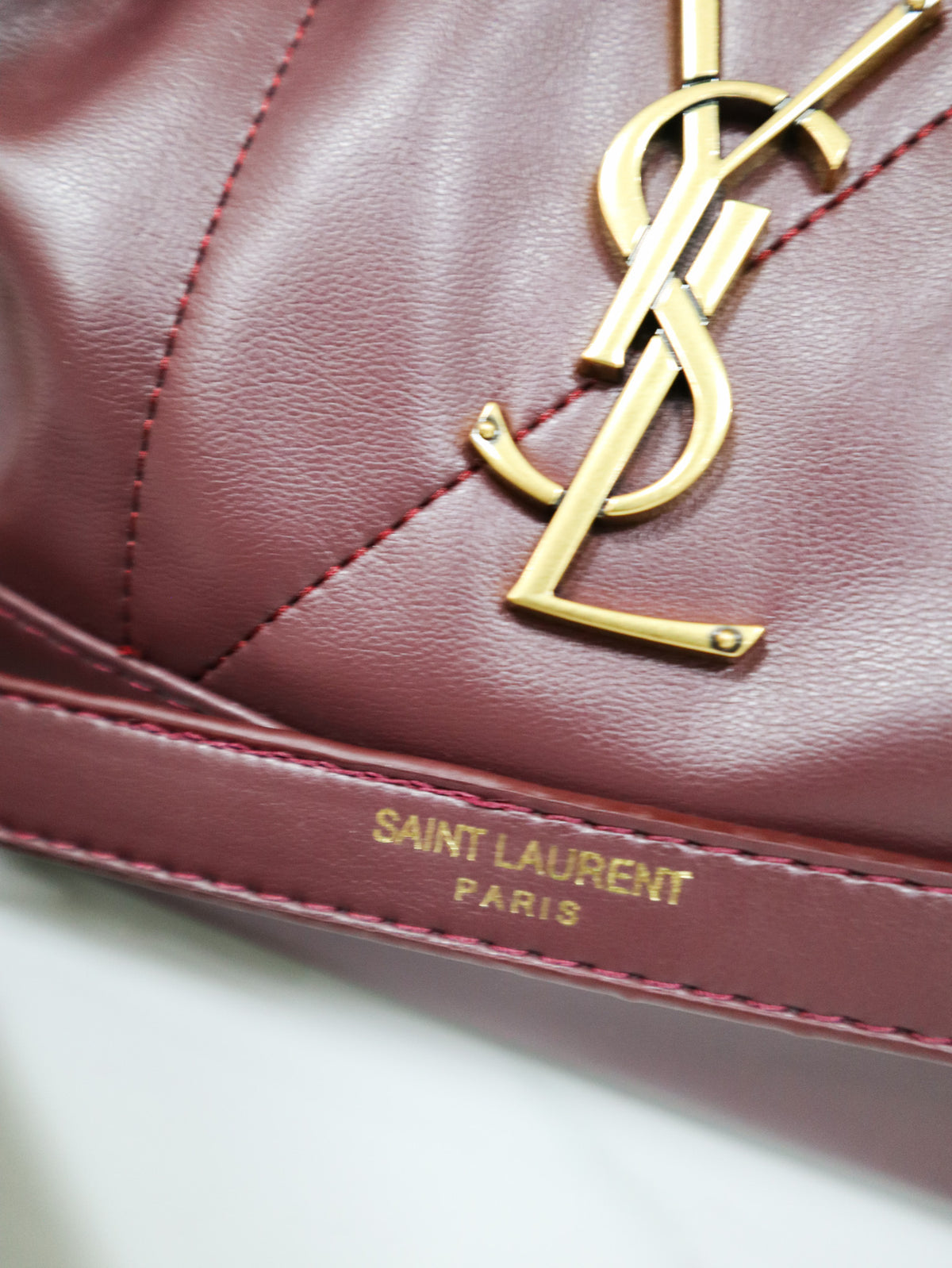 SAINT LAURENT Borsa Cassandre Quilted Bucket bordeaux