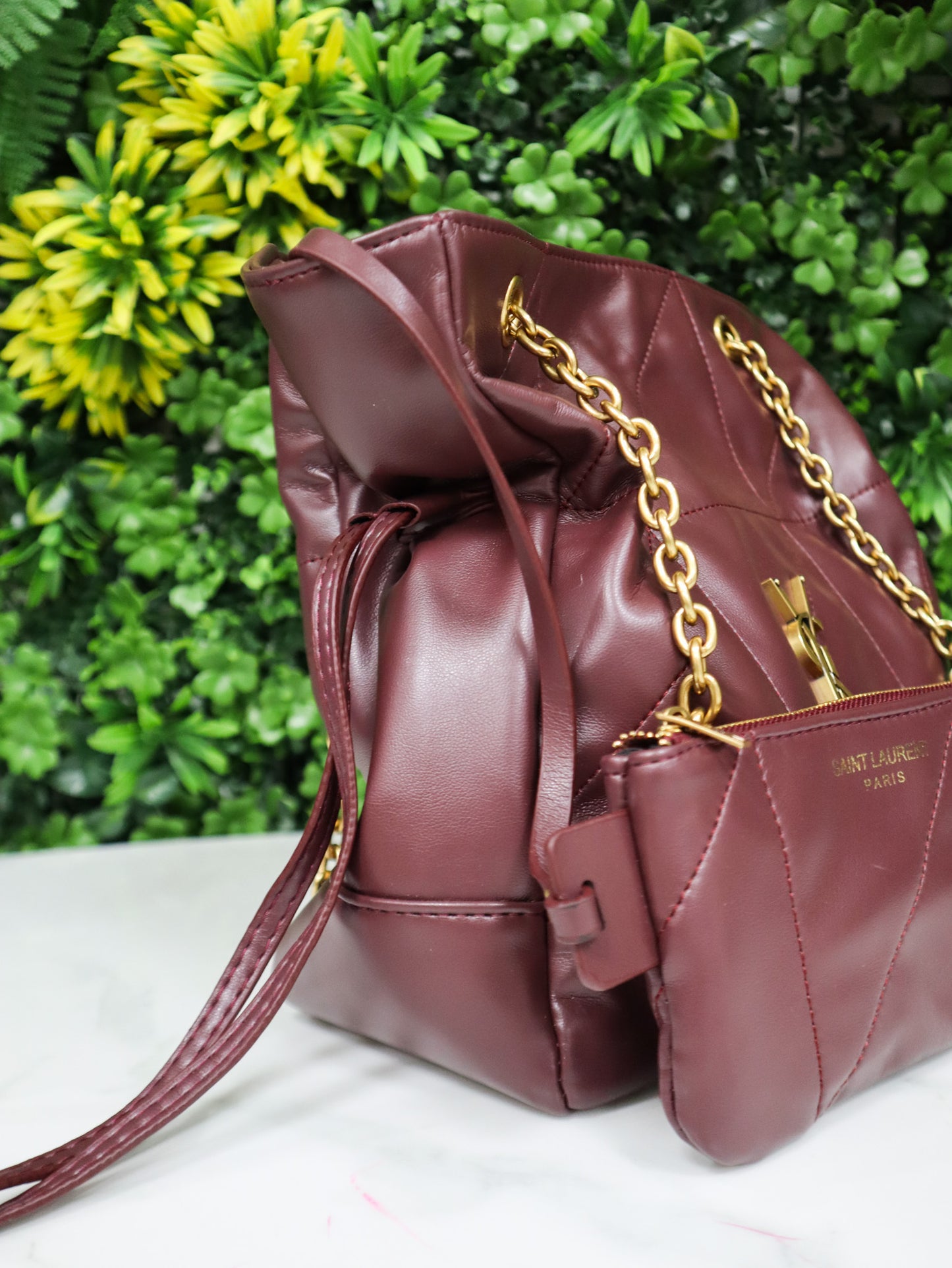 SAINT LAURENT Borsa Cassandre Quilted Bucket bordeaux