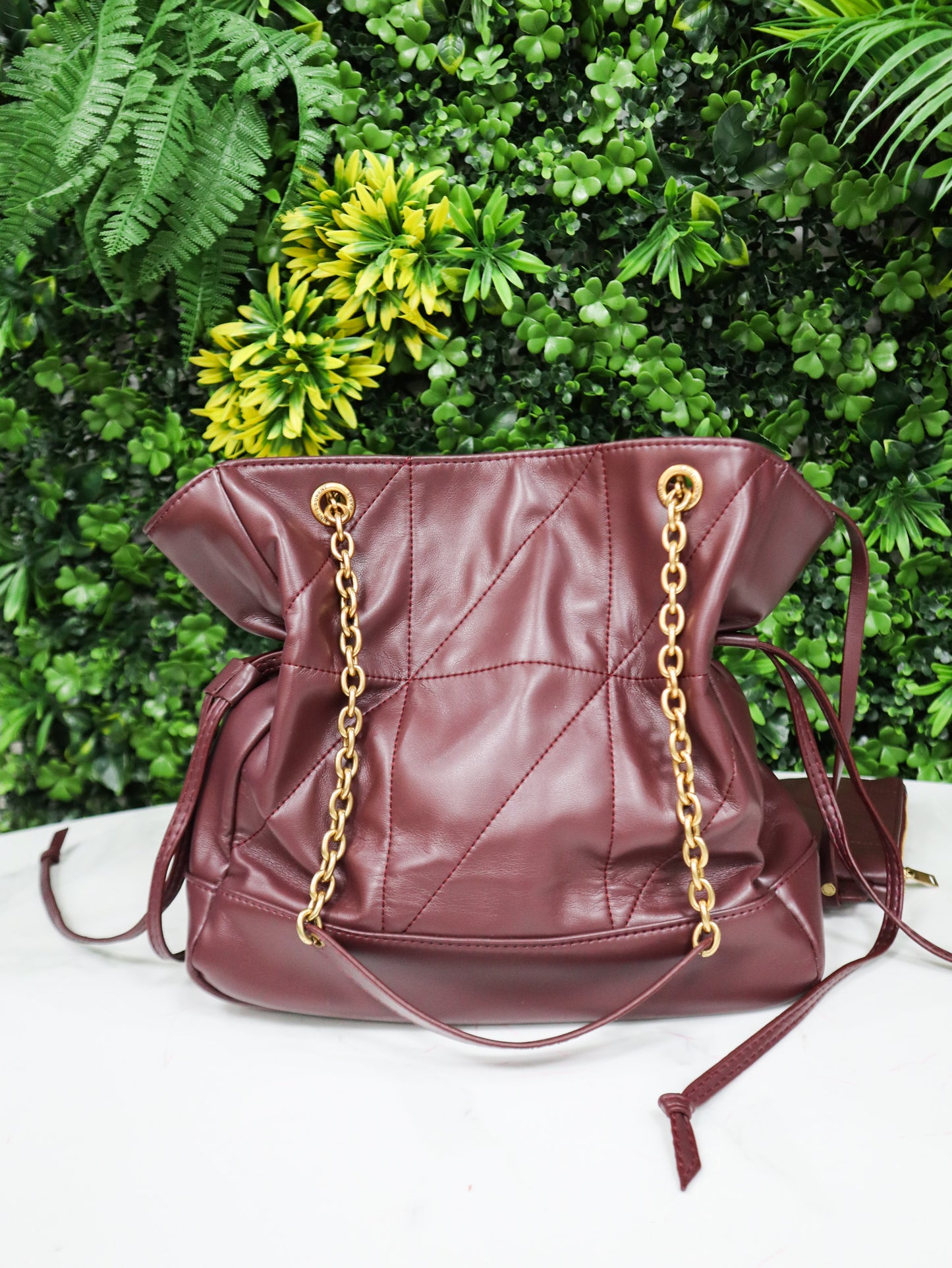 SAINT LAURENT Borsa Cassandre Quilted Bucket bordeaux