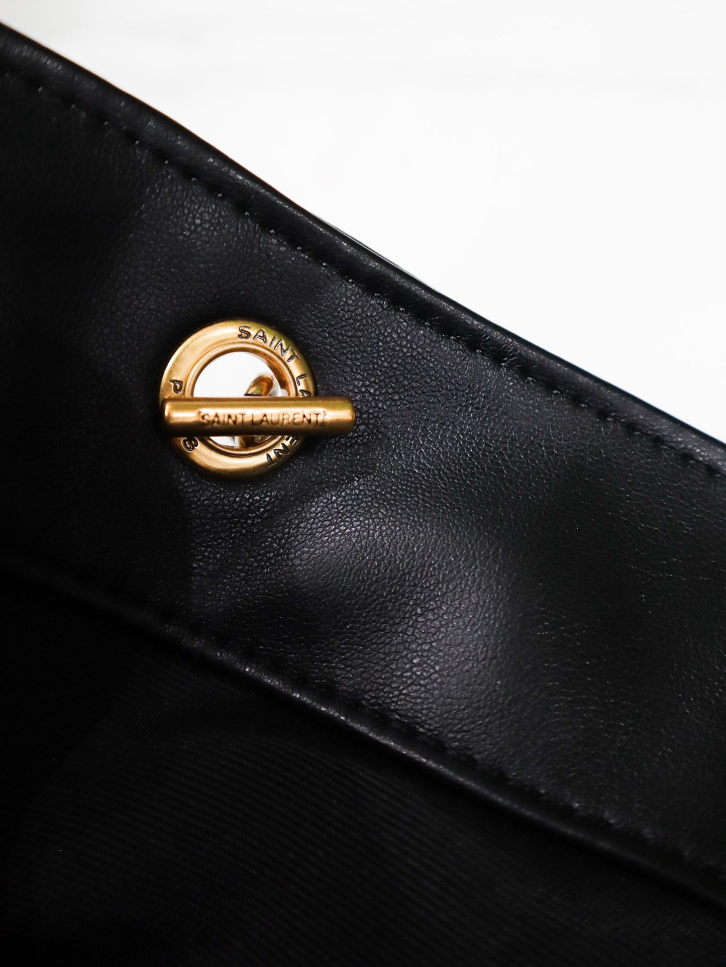 SAINT LAURENT Borsa Cassandre Quilted Bucket nera