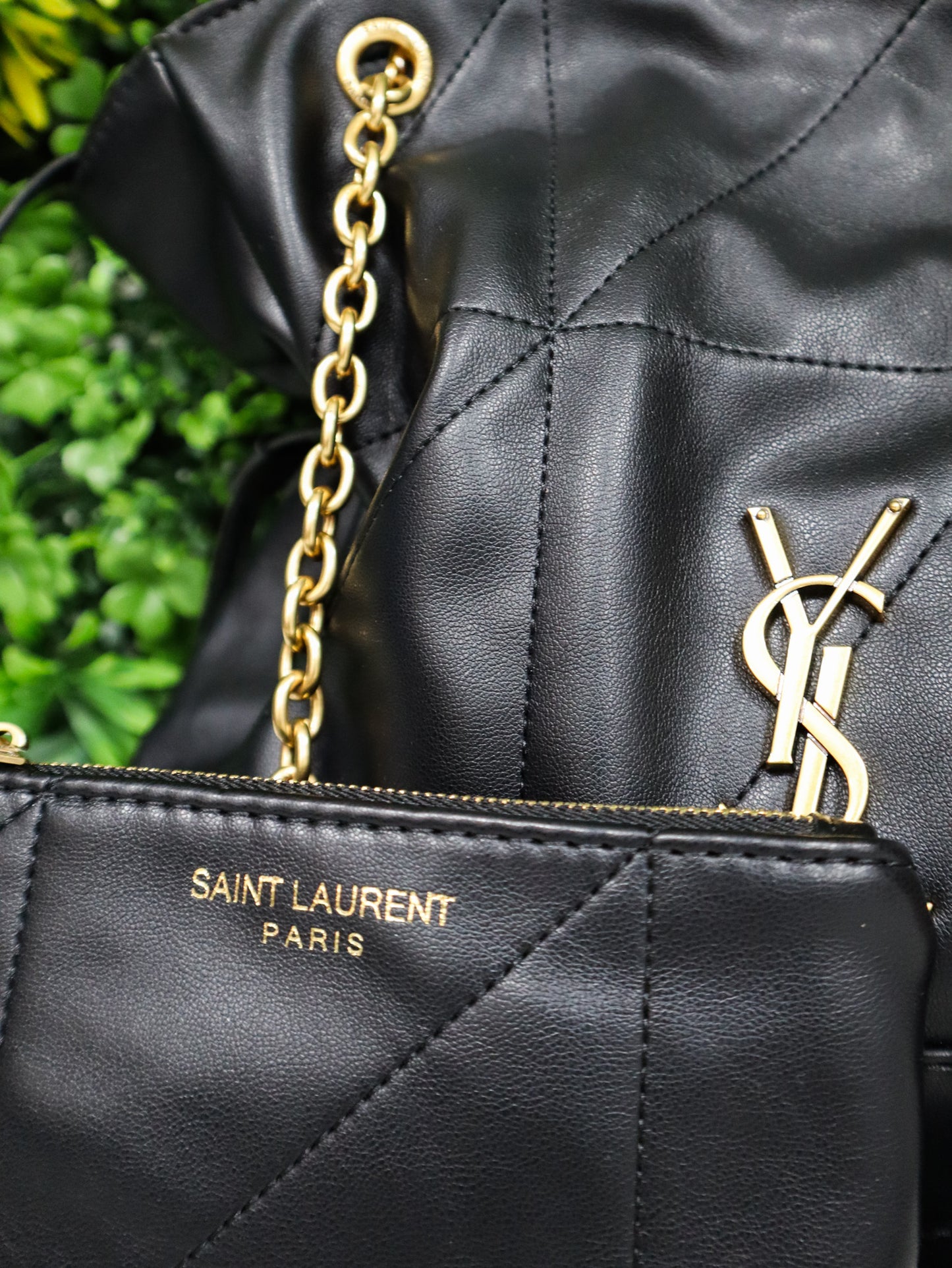 SAINT LAURENT Borsa Cassandre Quilted Bucket nera