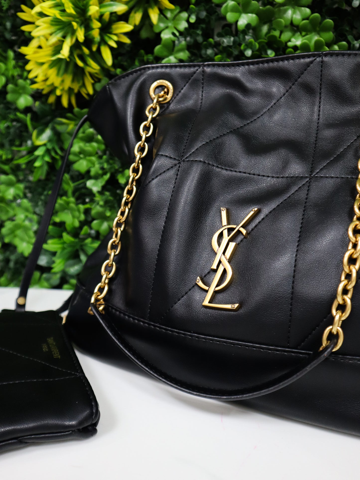 SAINT LAURENT Borsa Cassandre Quilted Bucket nera