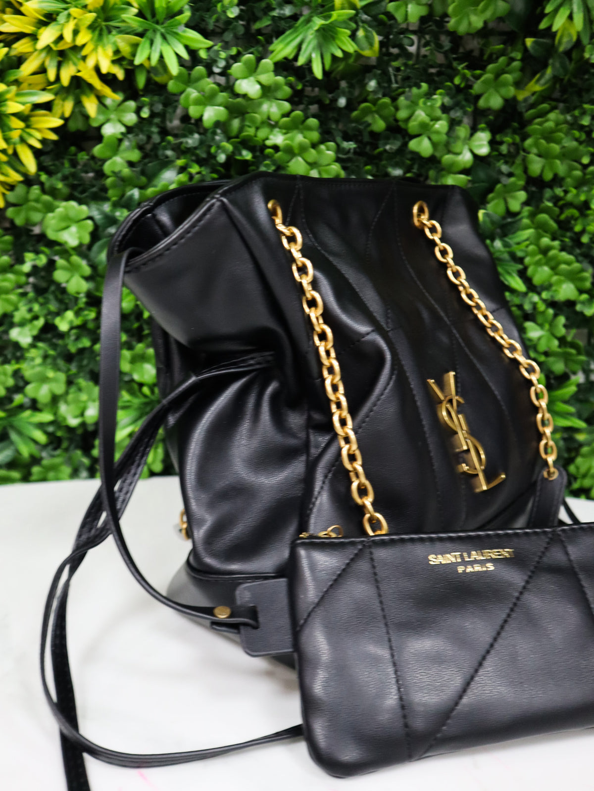 SAINT LAURENT Borsa Cassandre Quilted Bucket nera