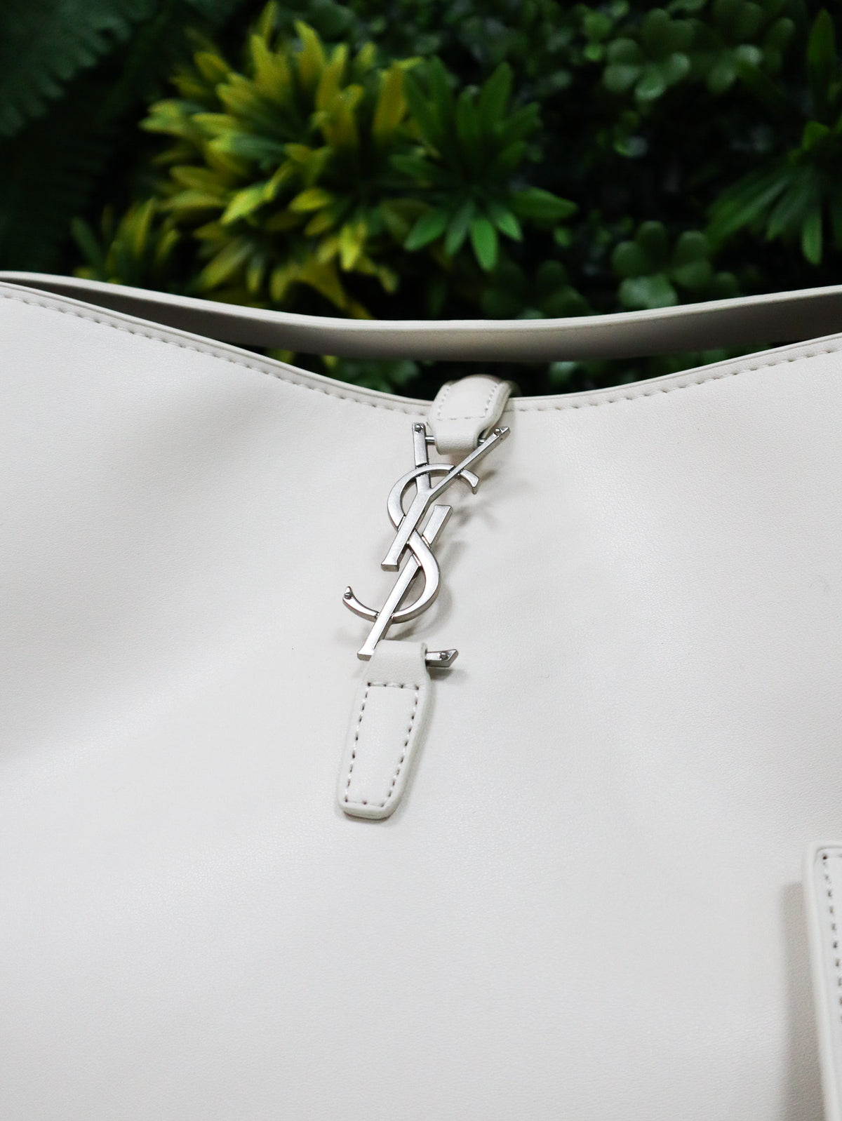 SAINT LAURENT Borsa LE 37 Small Bucket bianca