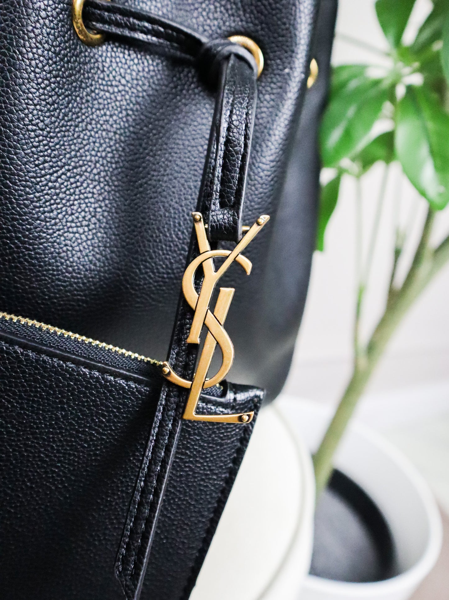 SAINT LAURENT Borsa a secchiello nera