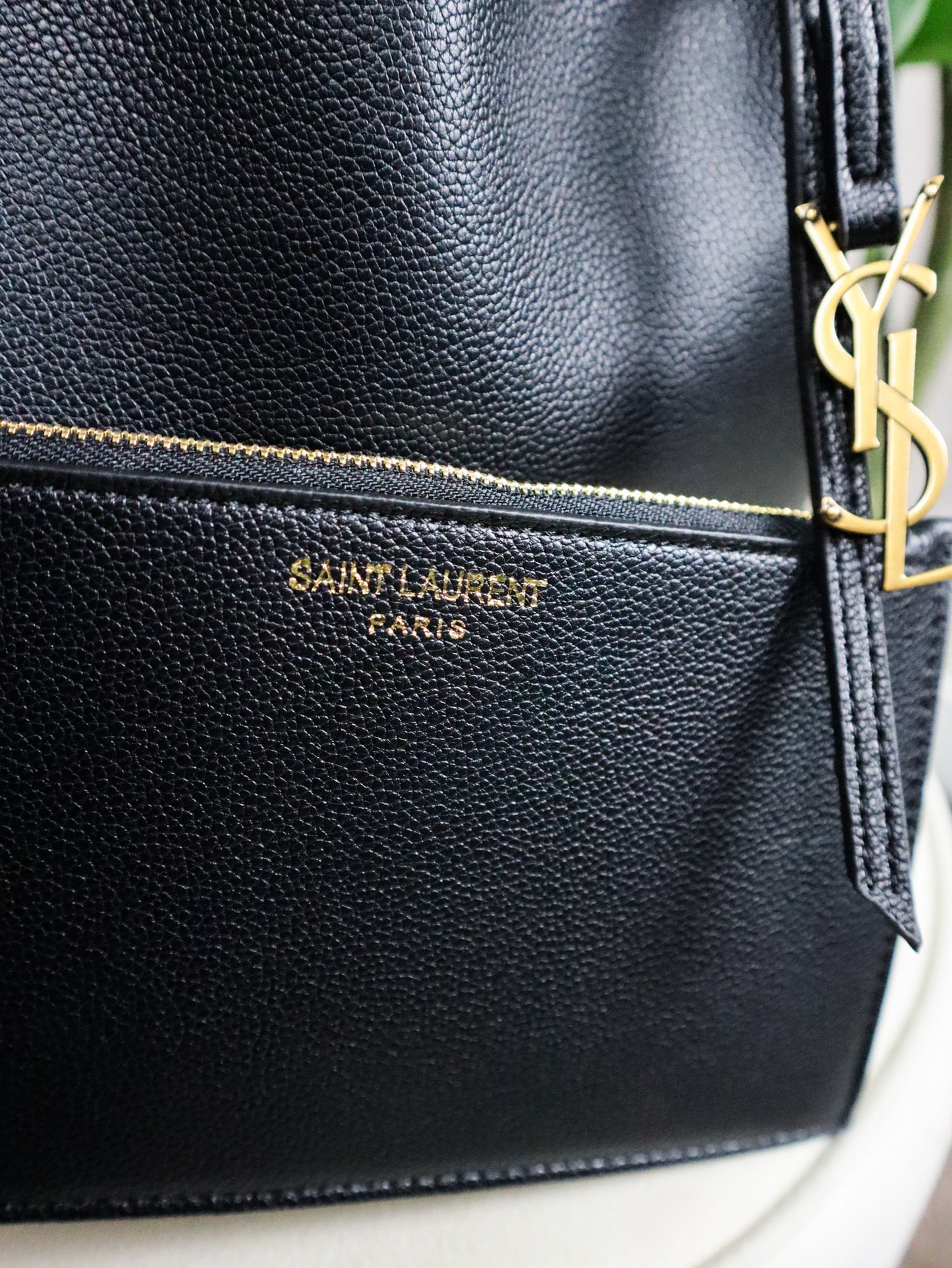 SAINT LAURENT Borsa a secchiello nera