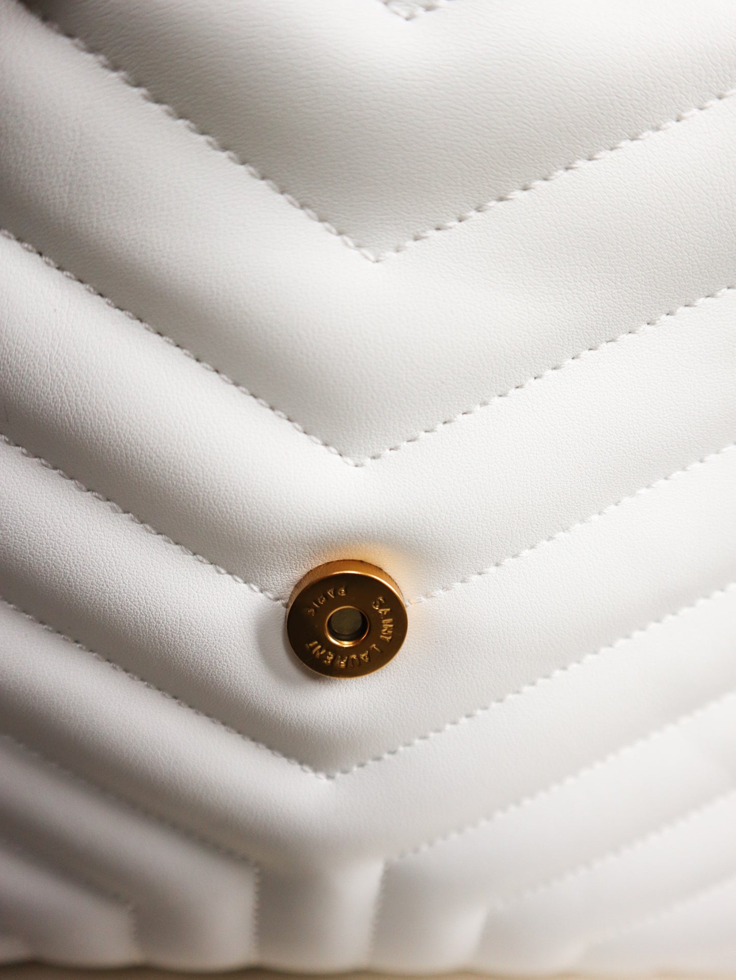 SAINT LAURENT Borsa a spalla Loulou bianca