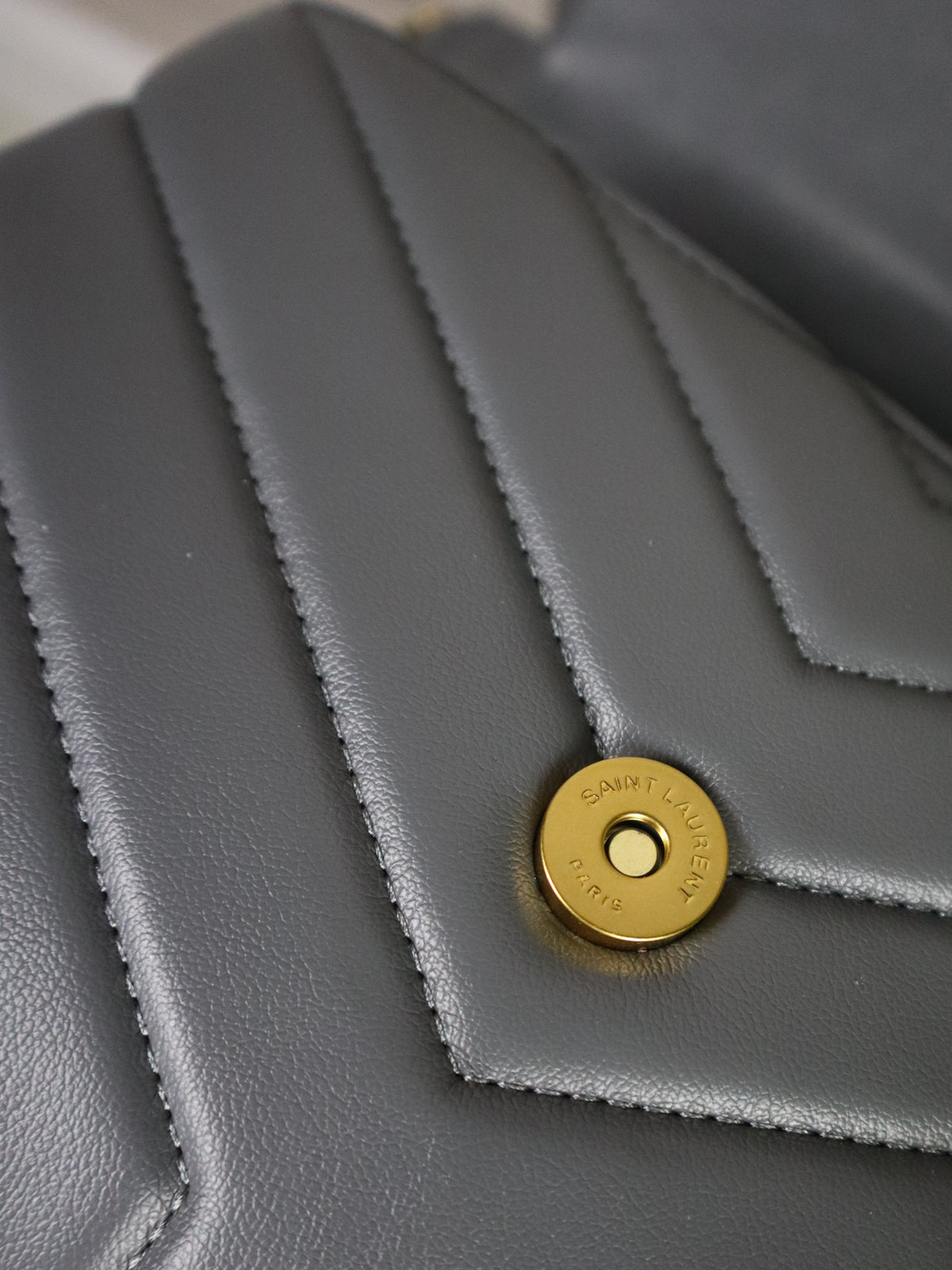 SAINT LAURENT Borsa a spalla Loulou grigia