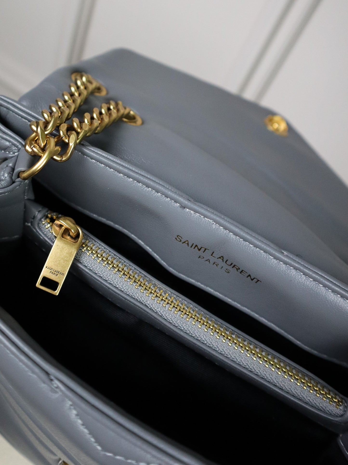 SAINT LAURENT Borsa a spalla Loulou grigia