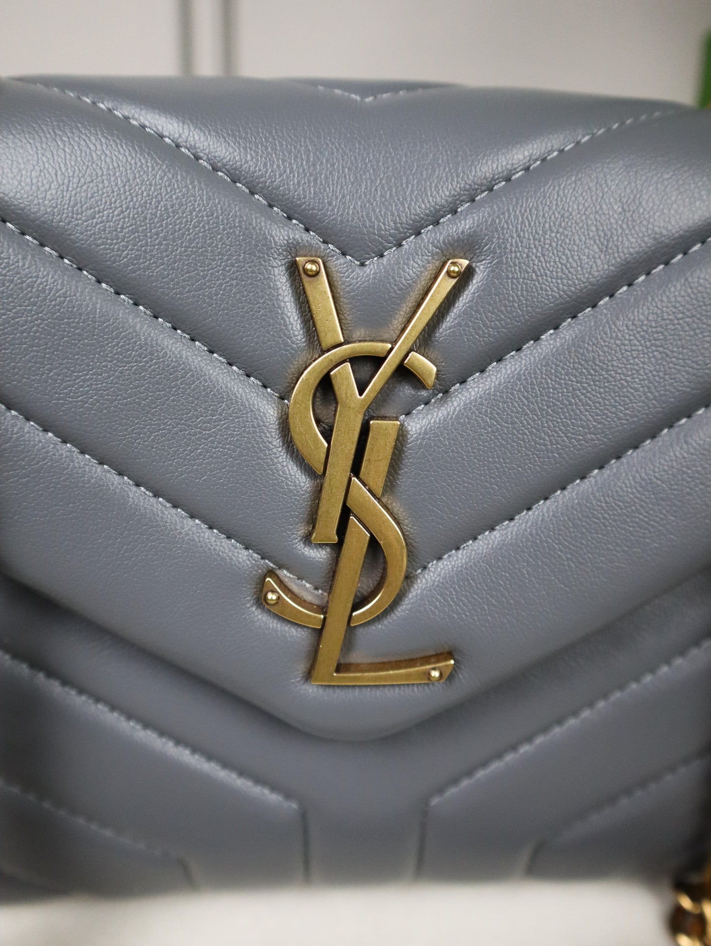 SAINT LAURENT Borsa a spalla Loulou grigia