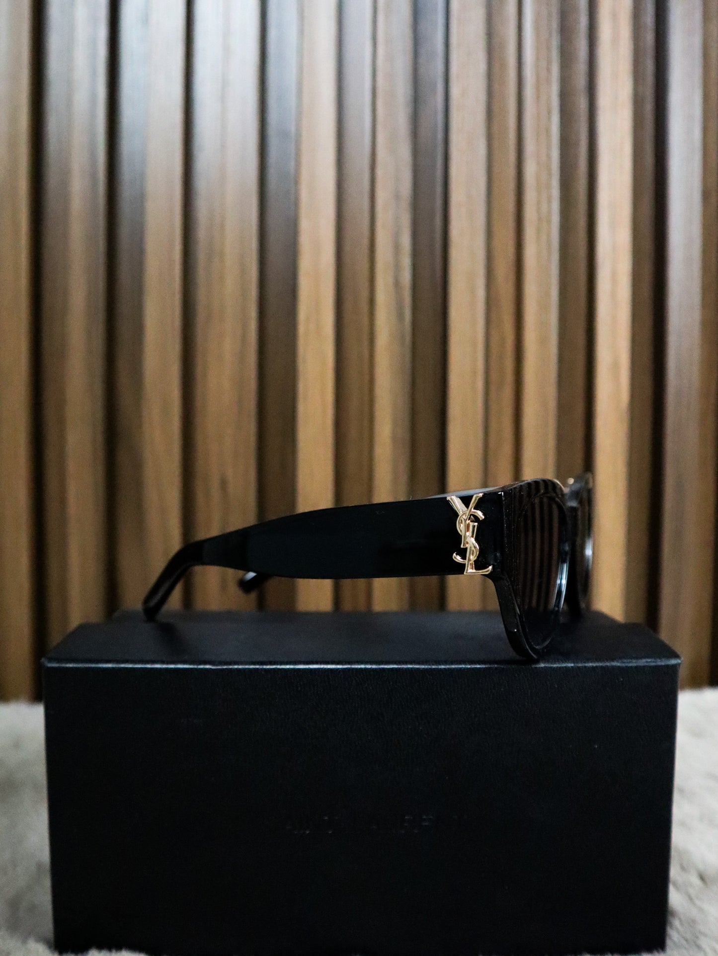 SAINT LAURENT Occhiali sole cat-eye ovali neri