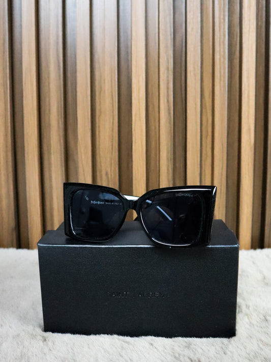SAINT LAURENT Occhiali sole cat-eye squadrati oversize neri