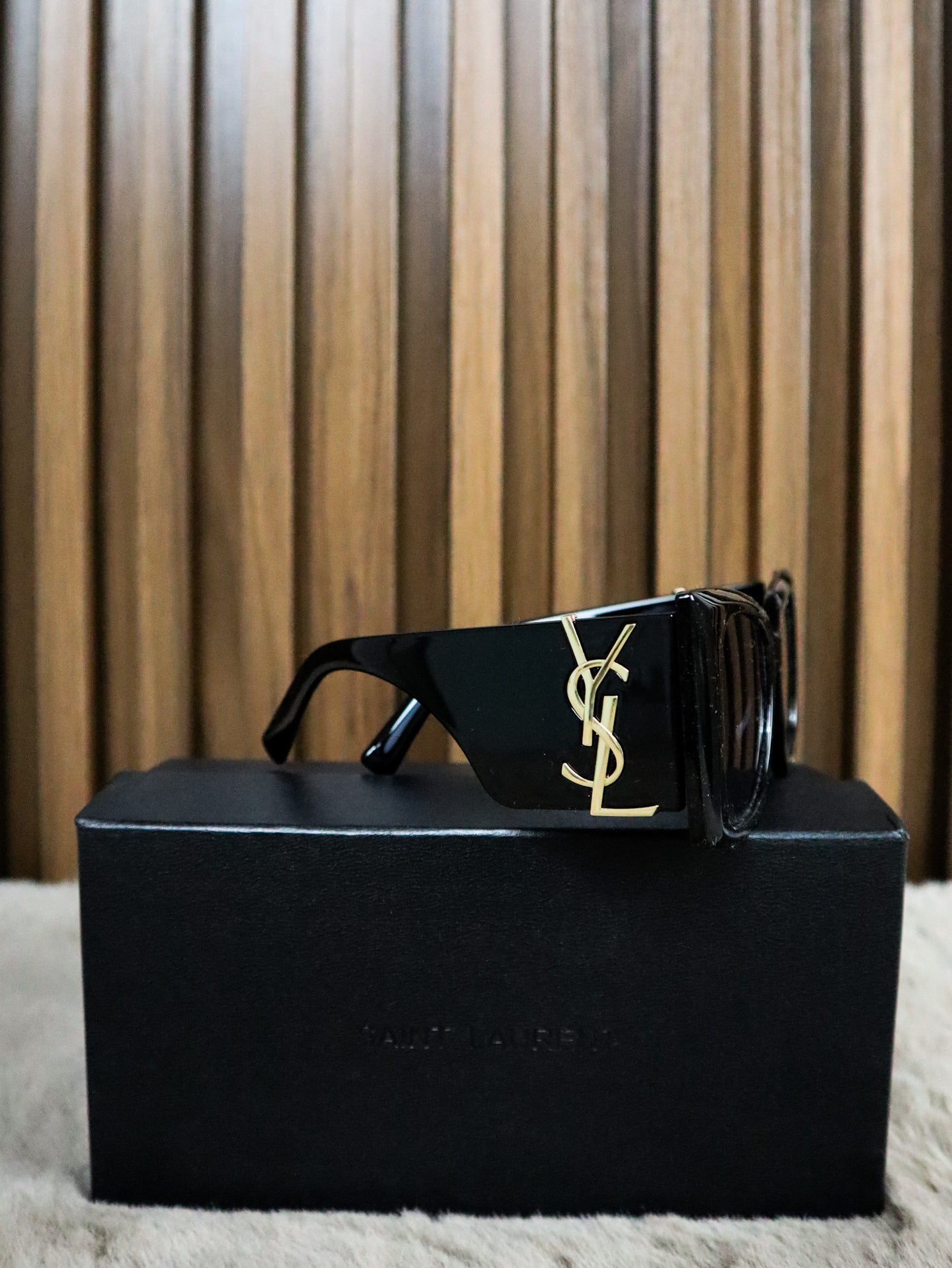 SAINT LAURENT Occhiali sole cat-eye squadrati oversize neri