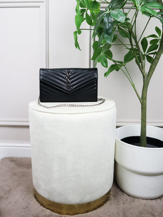 SAINT LAURENT Pochette envelope con catena cassandre classica nera
