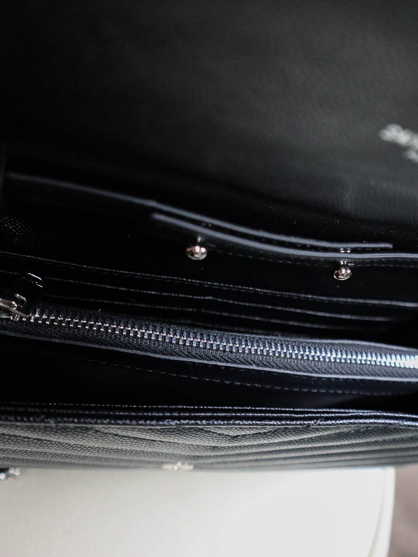 SAINT LAURENT Pochette envelope con catena cassandre classica nera