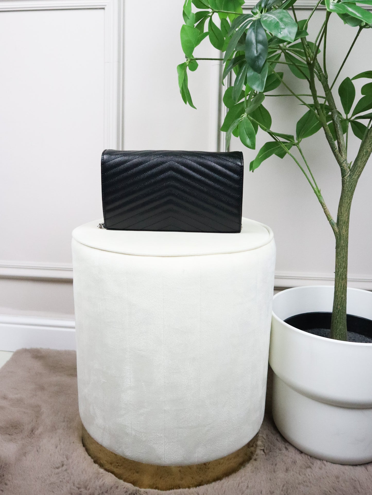 SAINT LAURENT Pochette envelope con catena cassandre classica nera