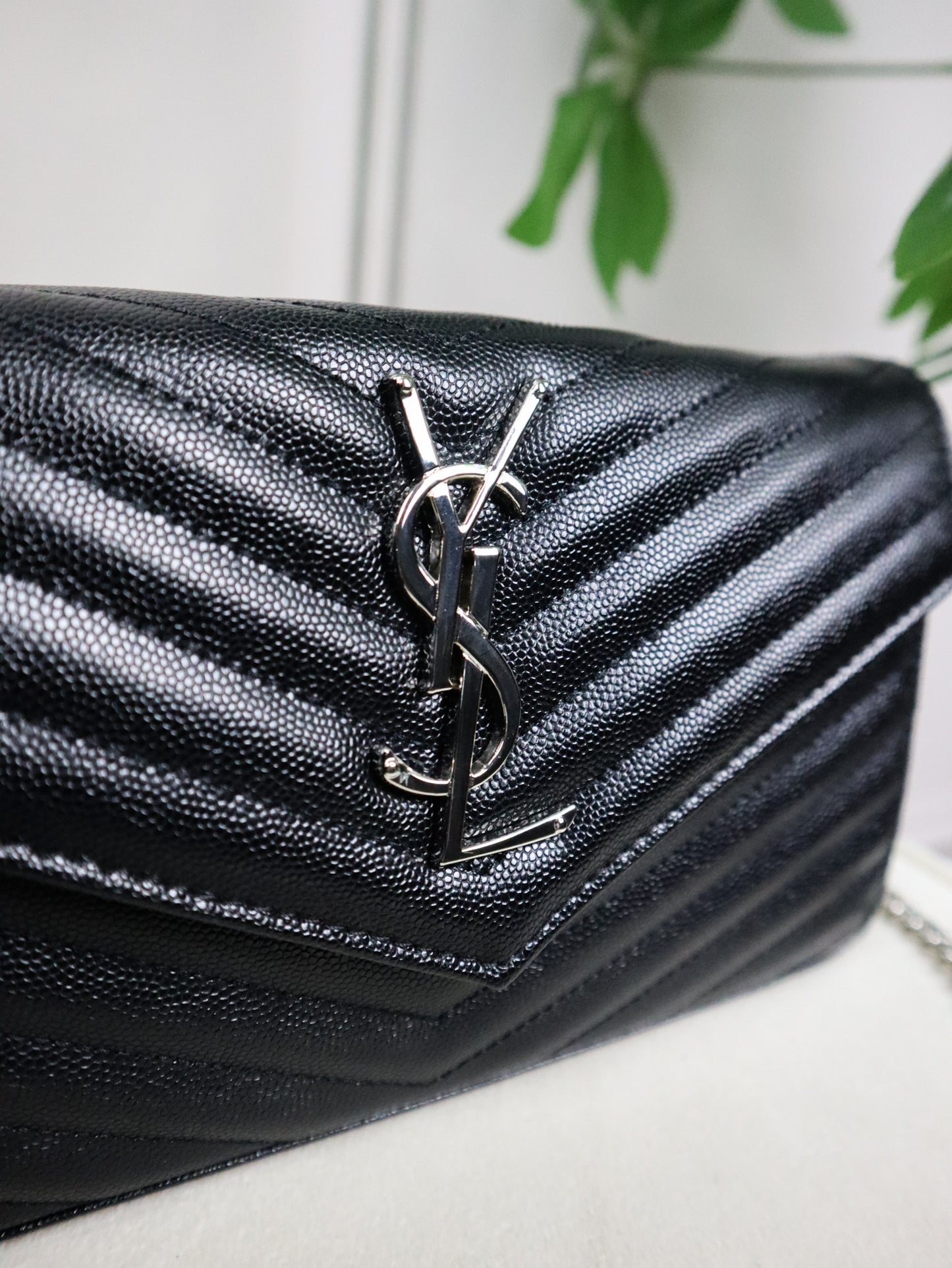 SAINT LAURENT Pochette envelope con catena cassandre classica nera