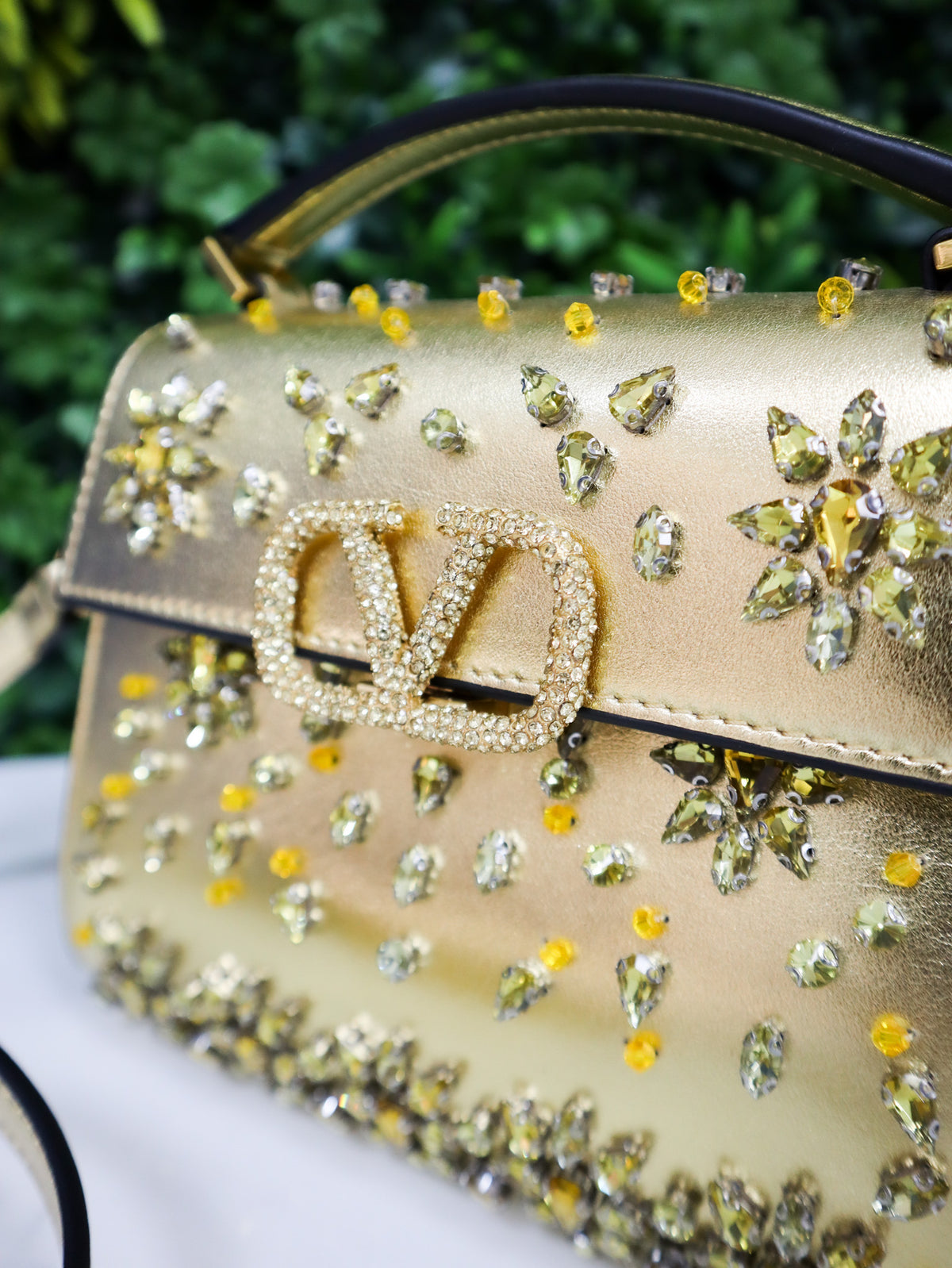 VALENTINO Borsa a mano mini Vsling con strass gold