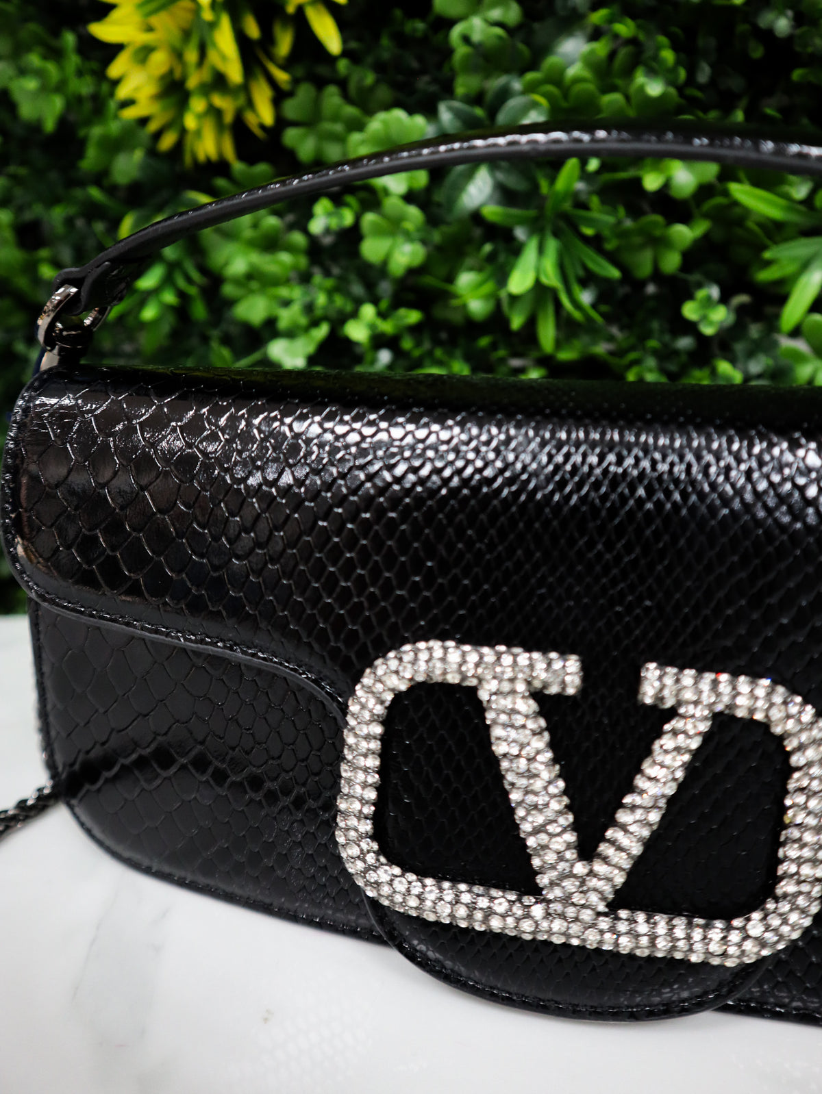 VALENTINO Borsa VLogo Signature nera con strass pitonata