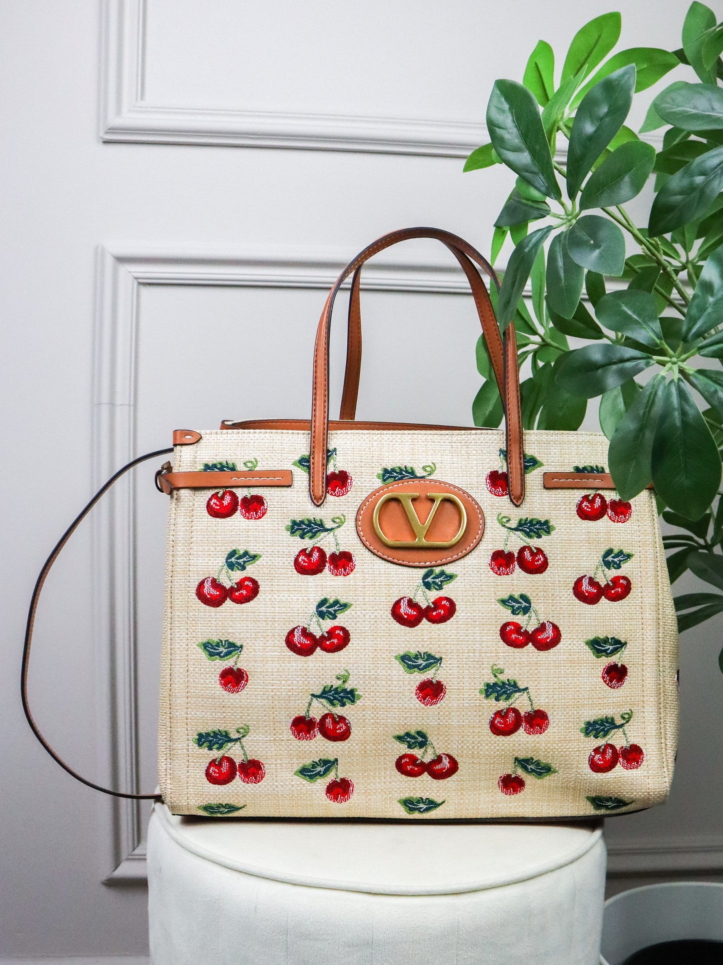 VALENTINO Borsa VLogo Small Raffia Tote Bag con motivo ciliegie grande