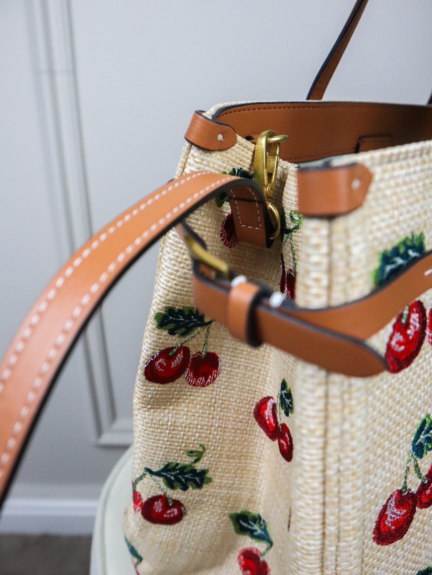 VALENTINO Borsa VLogo Small Raffia Tote Bag con motivo ciliegie grande