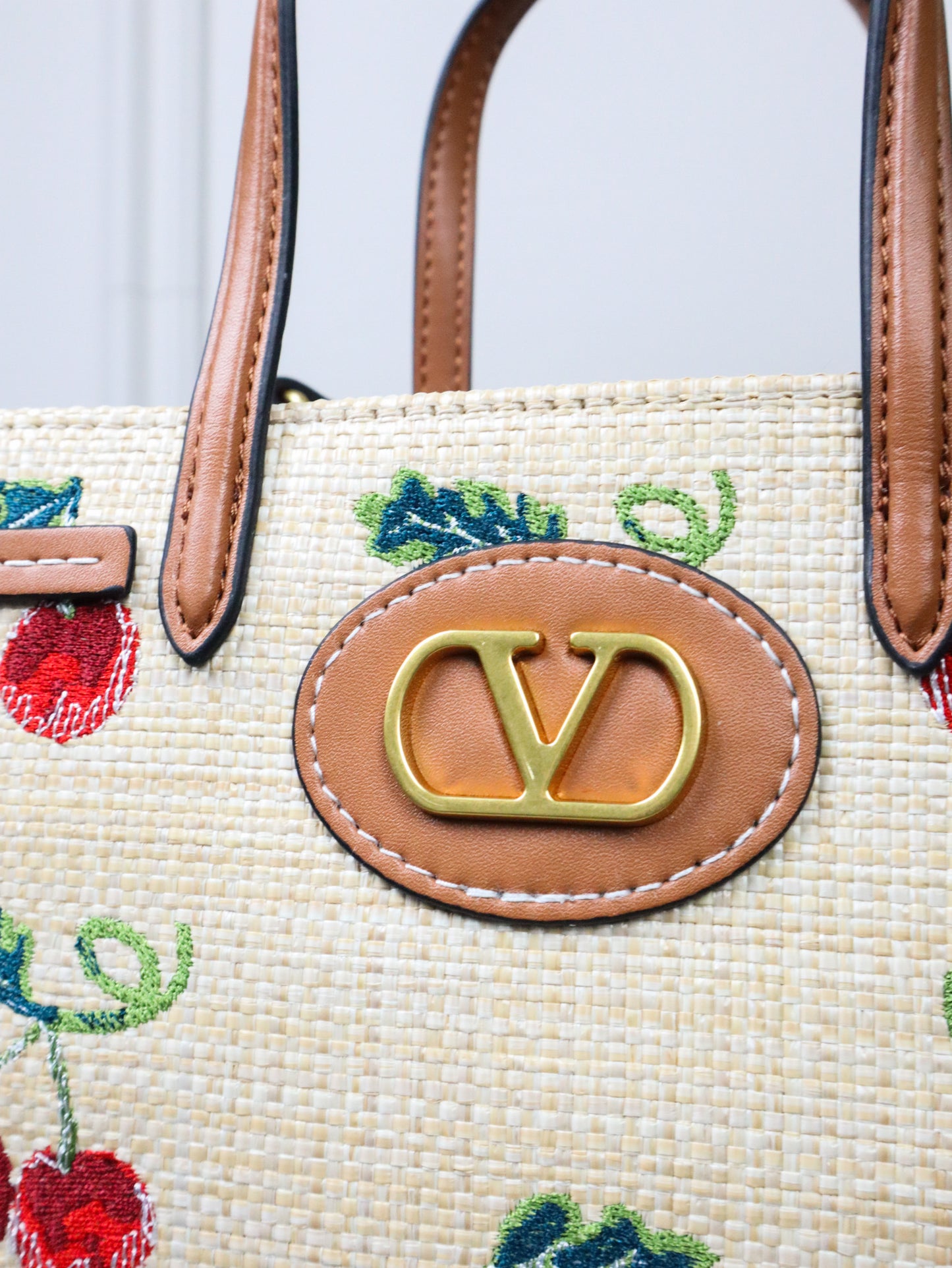 VALENTINO Borsa VLogo Small Raffia Tote Bag con motivo ciliegie media
