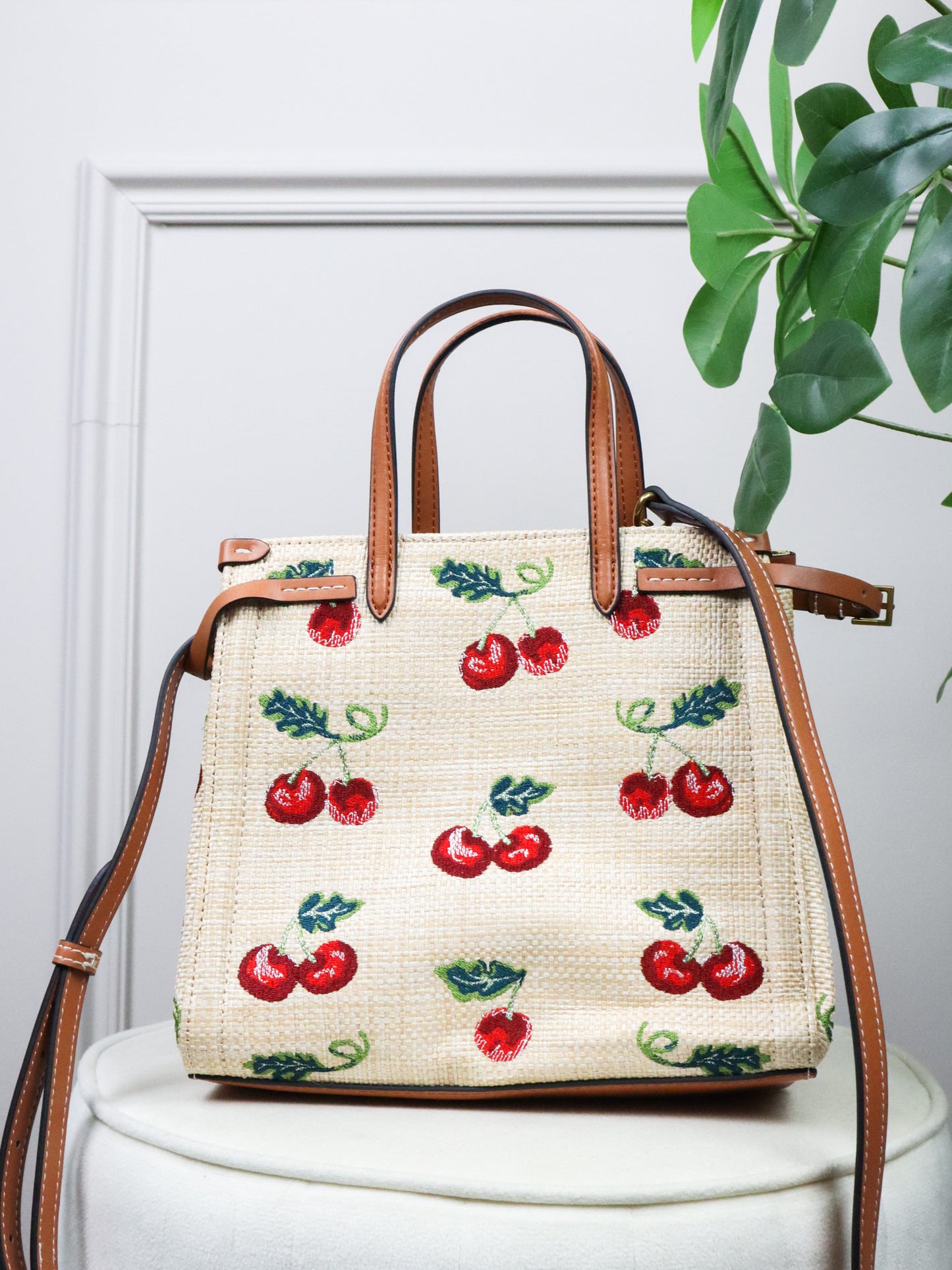 VALENTINO Borsa VLogo Small Raffia Tote Bag con motivo ciliegie media