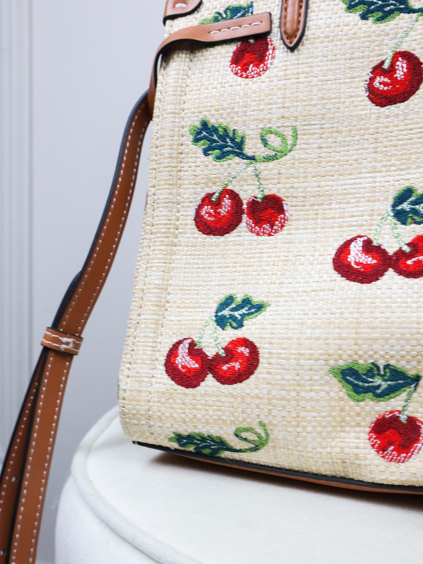 VALENTINO Borsa VLogo Small Raffia Tote Bag con motivo ciliegie media
