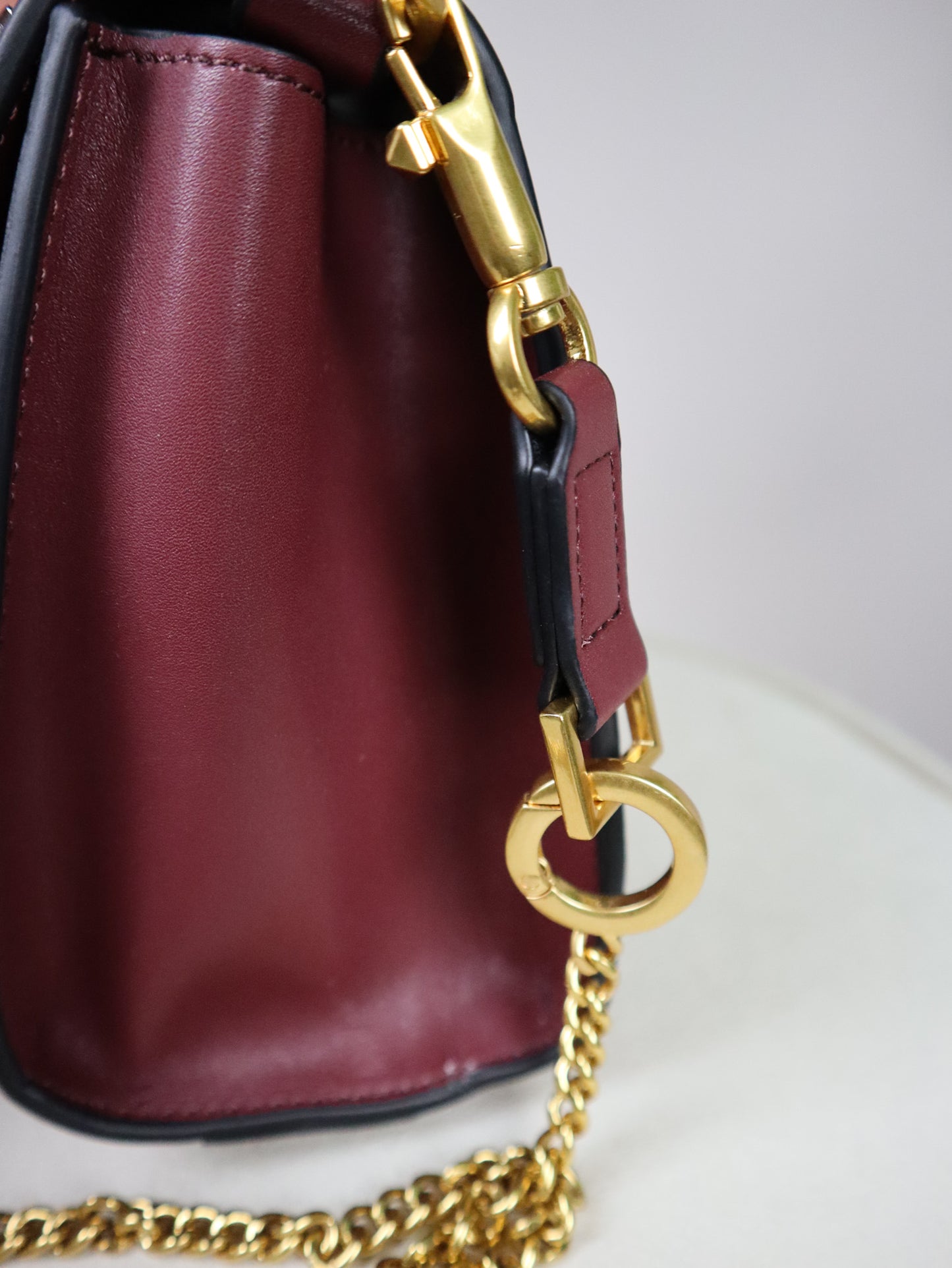 VALENTINO Borsa a mano mini Vsling bordeaux con strass
