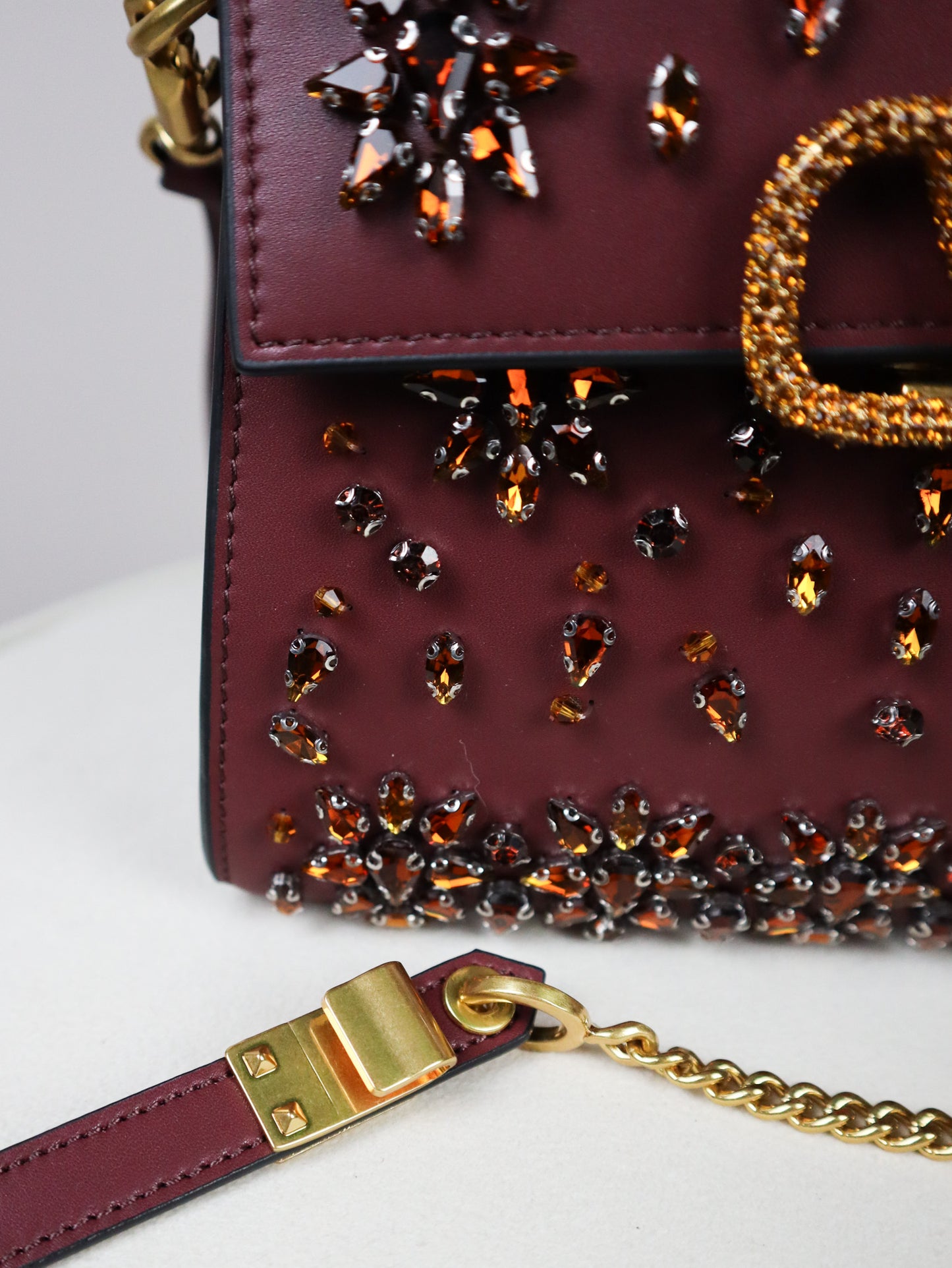 VALENTINO Borsa a mano mini Vsling bordeaux con strass